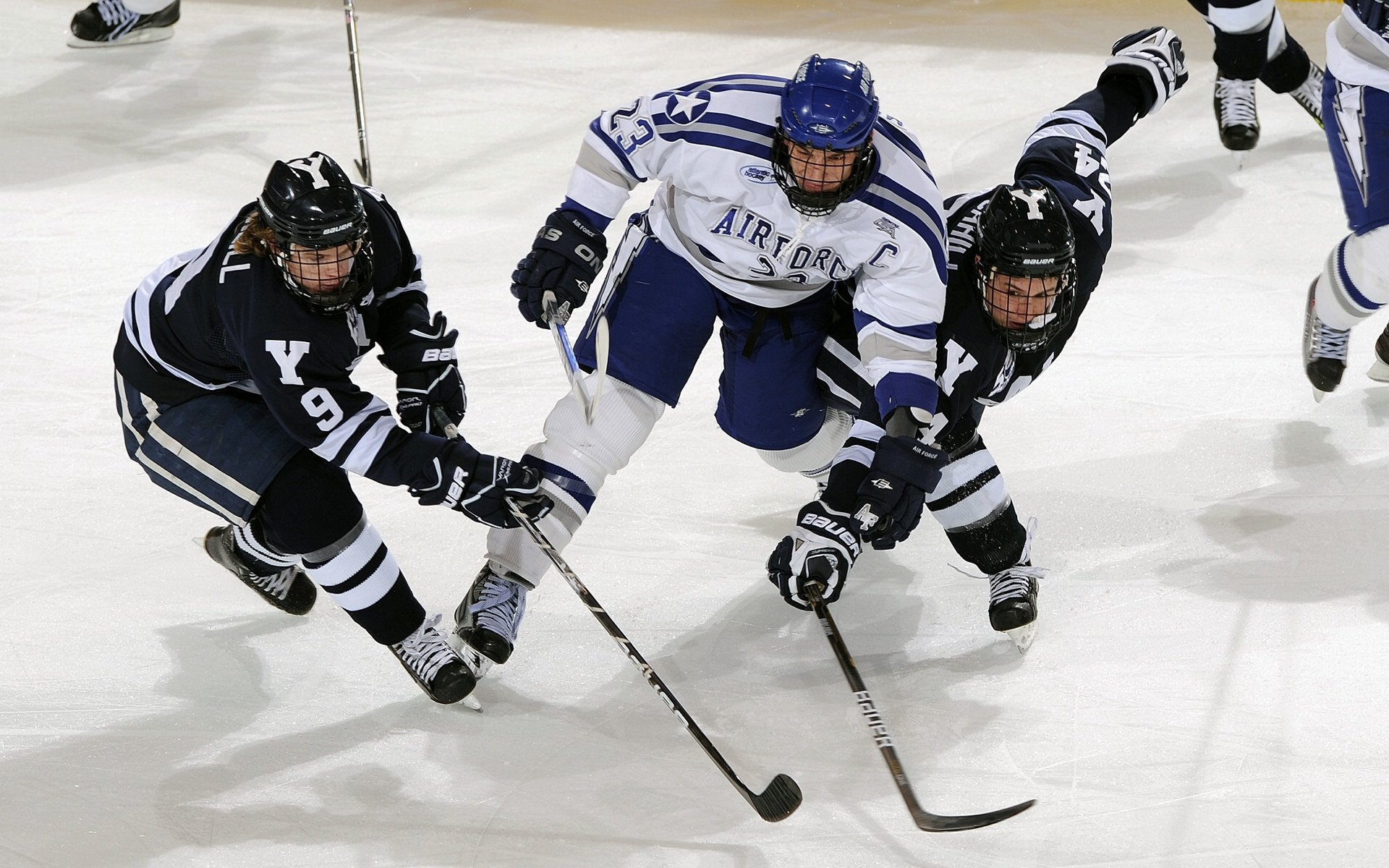 开云官方平台-欧冠“超级对决”：史上最激烈的球队碰撞，欧冠决赛和超级碗